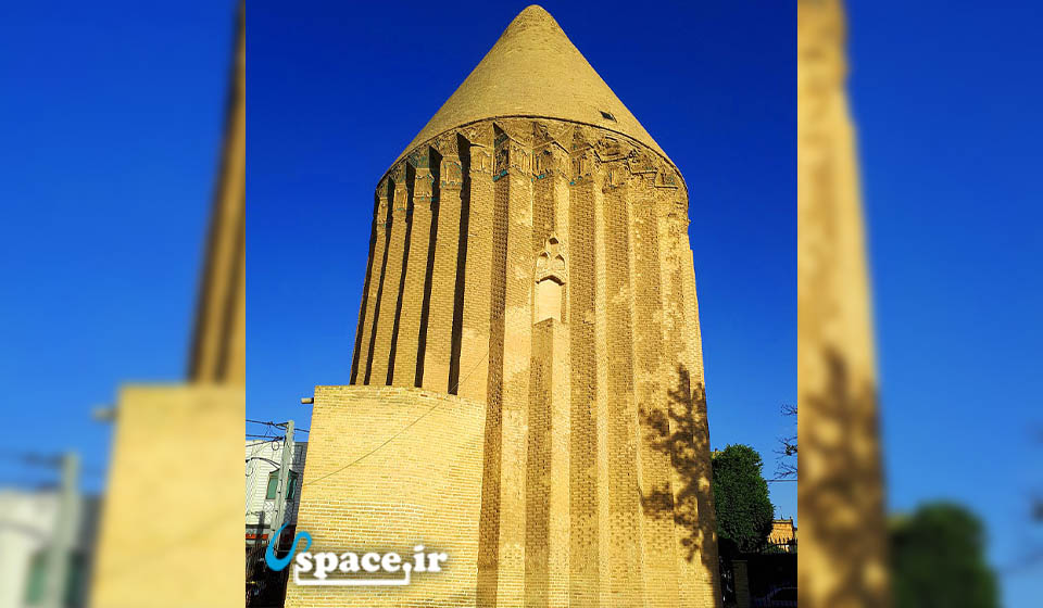 برج علاالدین در فاصله 9 کیلومتری اقامتگاه بوم گردی عمارت قلعه خواجه